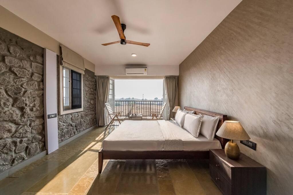 Stone Mansion By Phoenix Stays Igatpuri Eksteriør billede
