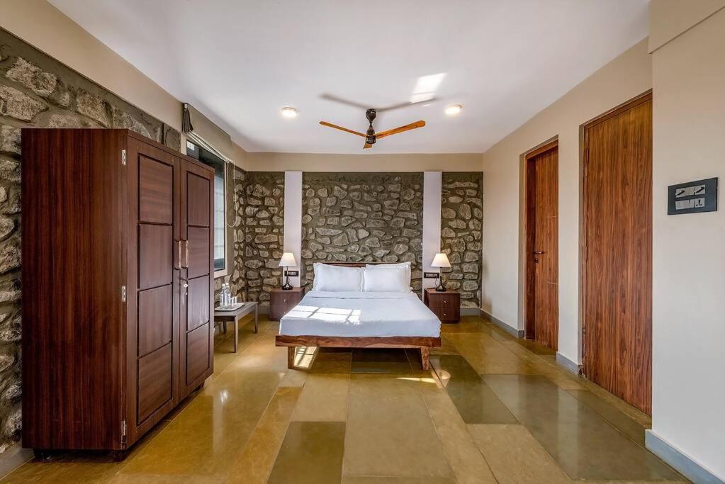 Stone Mansion By Phoenix Stays Igatpuri Eksteriør billede