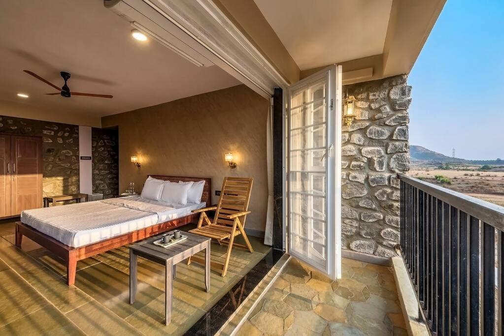 Stone Mansion By Phoenix Stays Igatpuri Eksteriør billede