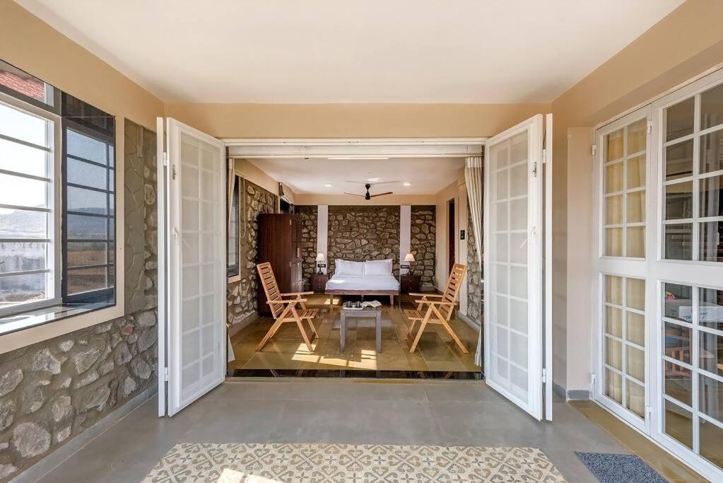 Stone Mansion By Phoenix Stays Igatpuri Eksteriør billede