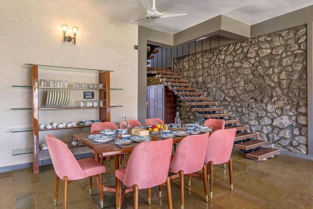 Stone Mansion By Phoenix Stays Igatpuri Eksteriør billede