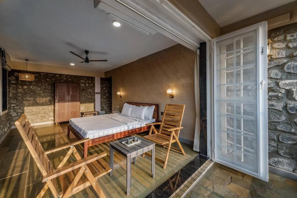 Stone Mansion By Phoenix Stays Igatpuri Eksteriør billede