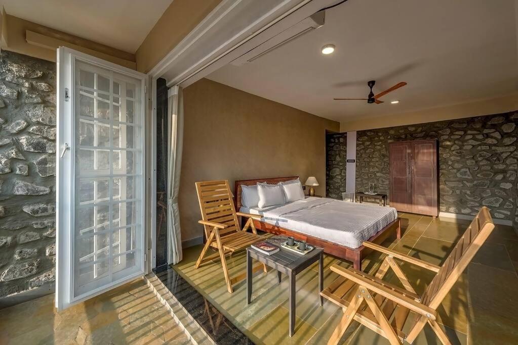 Stone Mansion By Phoenix Stays Igatpuri Eksteriør billede