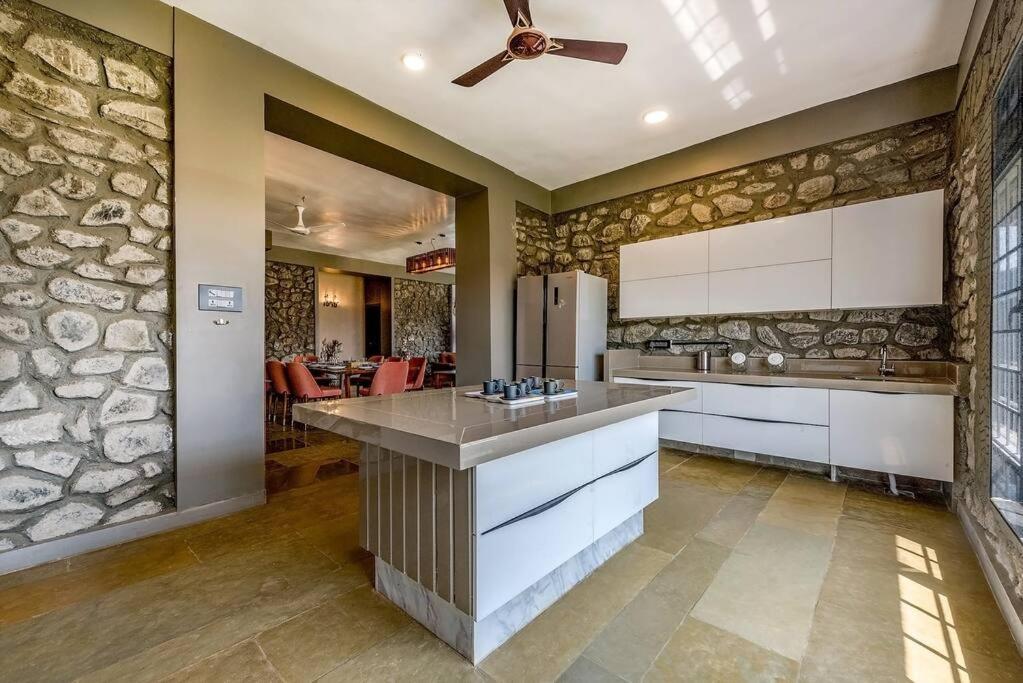 Stone Mansion By Phoenix Stays Igatpuri Eksteriør billede