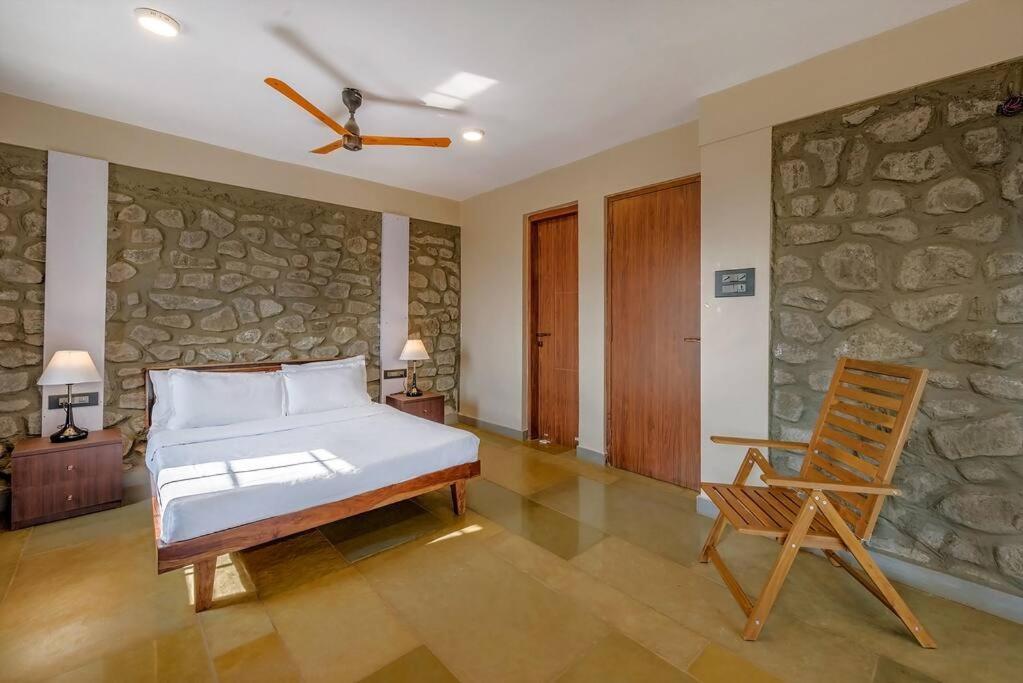 Stone Mansion By Phoenix Stays Igatpuri Eksteriør billede