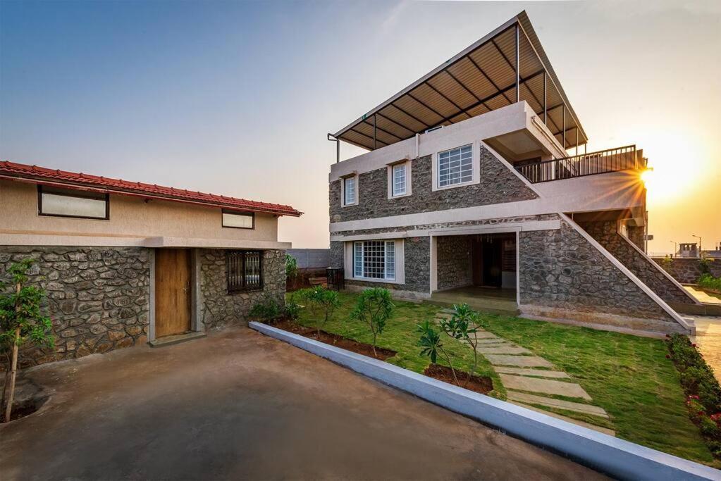Stone Mansion By Phoenix Stays Igatpuri Eksteriør billede