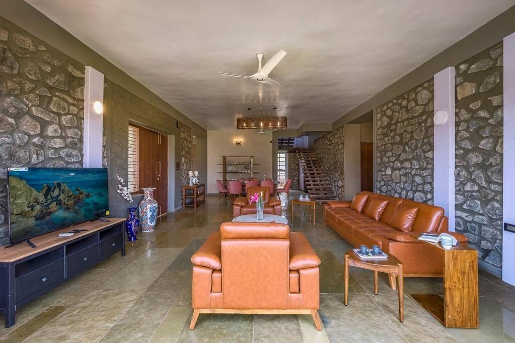 Stone Mansion By Phoenix Stays Igatpuri Eksteriør billede