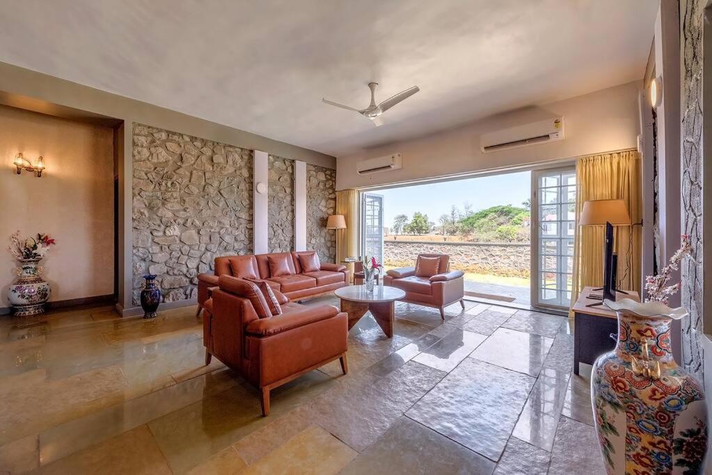 Stone Mansion By Phoenix Stays Igatpuri Eksteriør billede