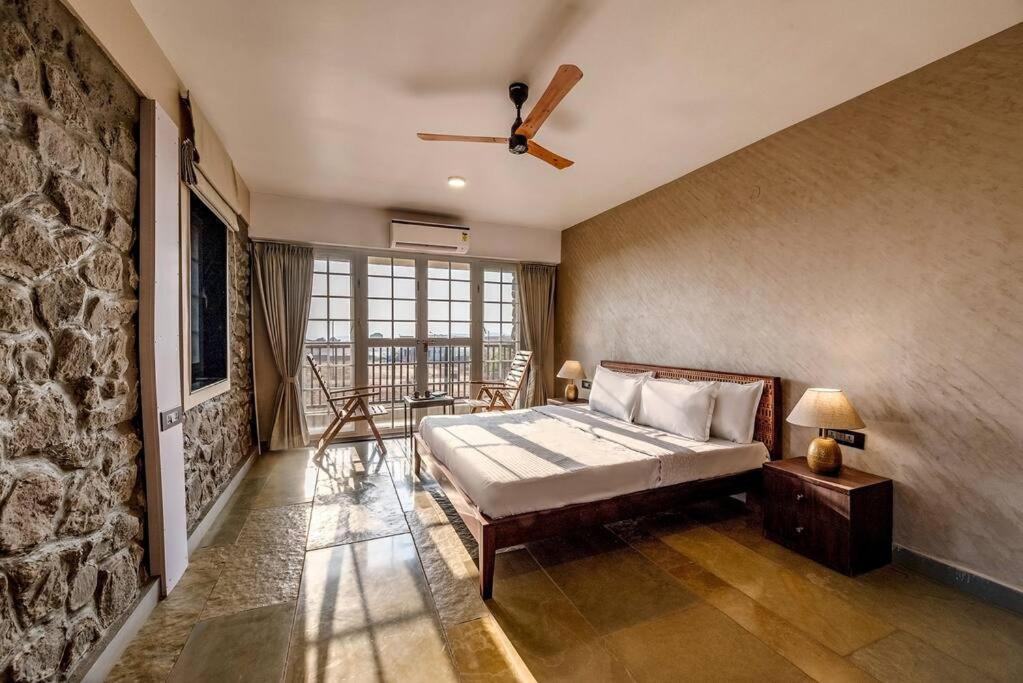 Stone Mansion By Phoenix Stays Igatpuri Eksteriør billede
