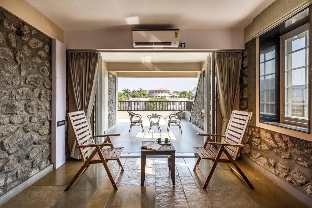 Stone Mansion By Phoenix Stays Igatpuri Eksteriør billede