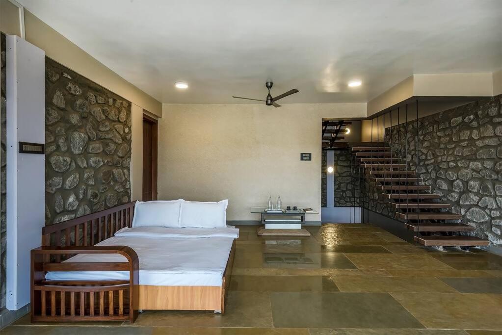 Stone Mansion By Phoenix Stays Igatpuri Eksteriør billede