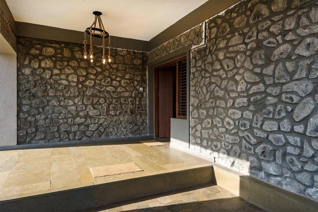 Stone Mansion By Phoenix Stays Igatpuri Eksteriør billede