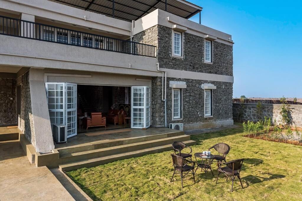Stone Mansion By Phoenix Stays Igatpuri Eksteriør billede